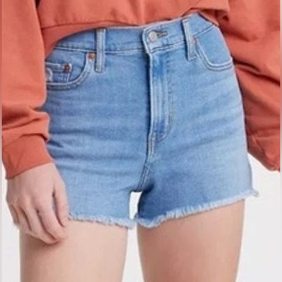 Levi's Pants - NWT Levi's High Rise
Shorts Light Wash
Sculpt Hypersoft Raw
Hem Denim Size W28